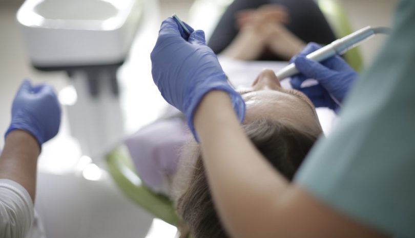 Om tandvärken blir för besvärlig, få akuttandvård på Odenplan